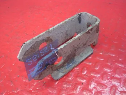 5010629068 RENAULT Кронштейн усилителя бампера правый