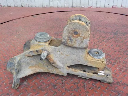 9428903683 MERCEDES Кронштейн кабины передний