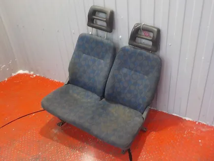 504061131 IVECO Сиденье правое, Отсутствует