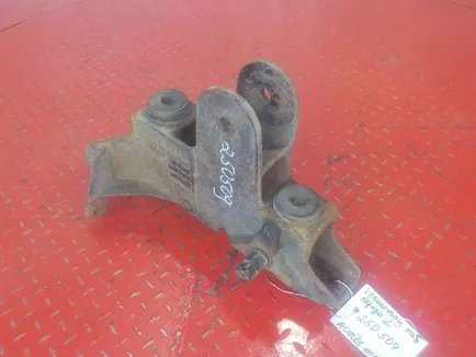 9428903583 MERCEDES Кронштейн кабины передний, Отсутствует