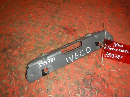 504032796 IVECO Петля капота