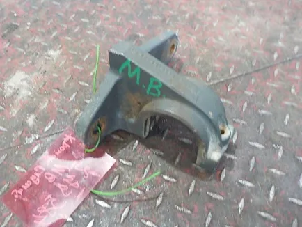 9304910715 MERCEDES Кронштейн глушителя