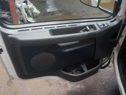 21340032 VOLVO Обшивка двери, Отсутствует