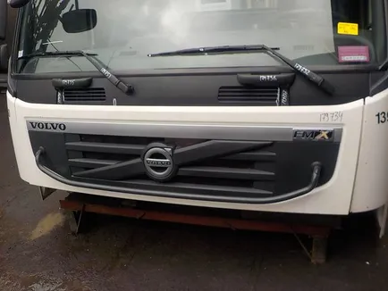 82415182 VOLVO Капот, Отсутствует