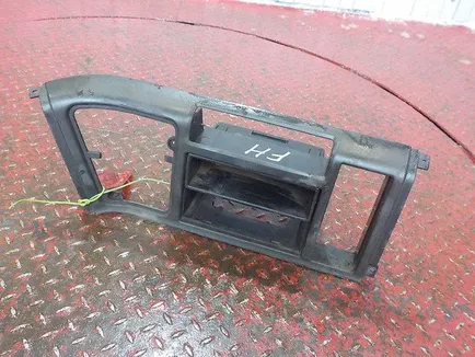 20391281 VOLVO Рамка магнитолы