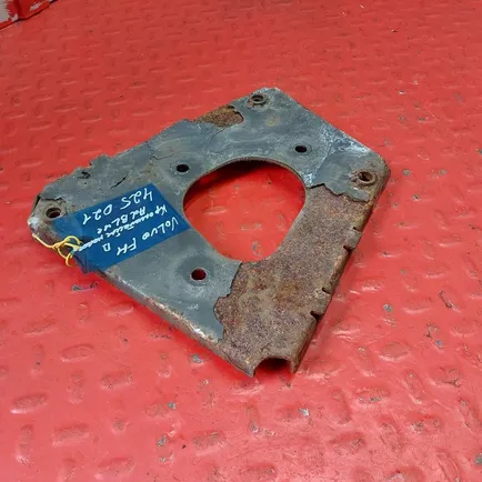 22121832 VOLVO Кронштейн насоса AdBlue