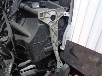 9608807765 MERCEDES Кронштейн бампера, Отсутствует