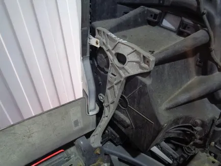 9608807665 MERCEDES Кронштейн бампера, Отсутствует