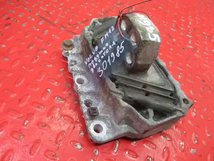 20399980 VOLVO Подушка двигателя