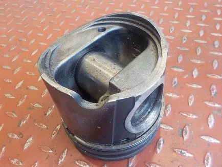 2995836 IVECO Поршень