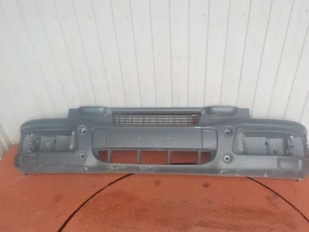 504048251 IVECO Бампер передний, Отсутствует