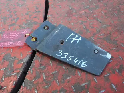 3986115 VOLVO Кронштейн крана уровня пола