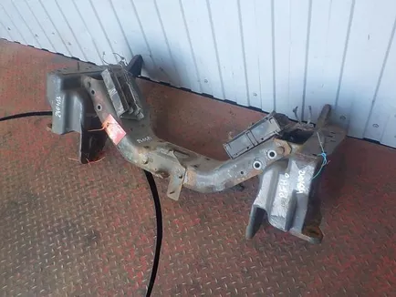 5010532064 RENAULT Траверса, Отсутствует