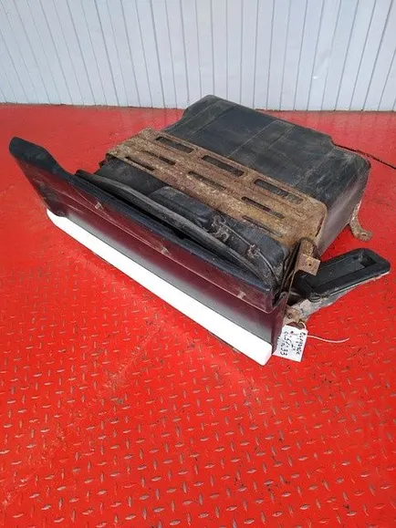 504162423 IVECO Бардачок, Отсутствует