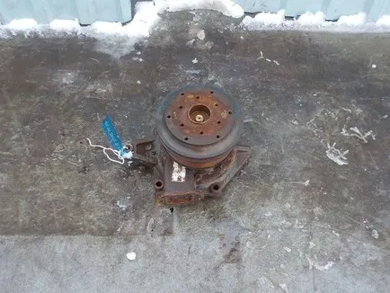5001875237 RENAULT Насос водяной