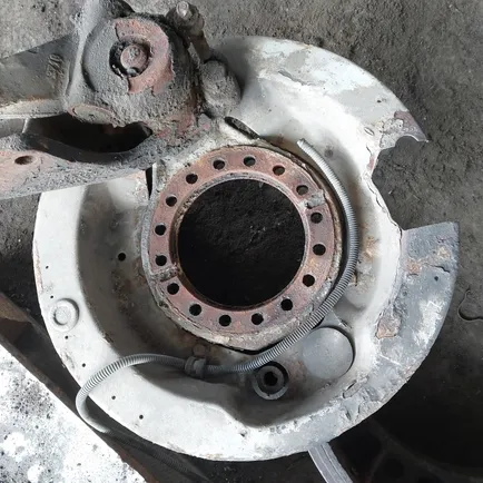 5010525313 RENAULT Щит опорный передний, Отсутствует
