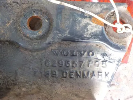 1076753 VOLVO Кронштейн буксировочный левый