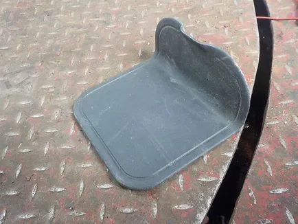 3981043 VOLVO Заглушка подножки
