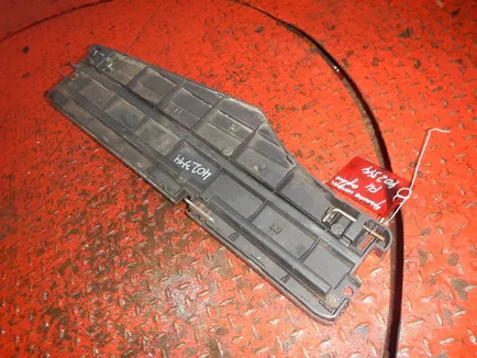 82227466 VOLVO Крышка инструментального ящика
