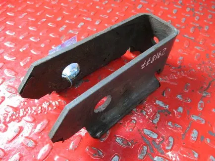 5010629039 RENAULT Кронштейн усилителя бампера правый