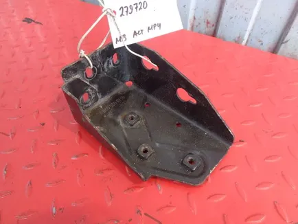 9606601915 MERCEDES Кронштейн подножки