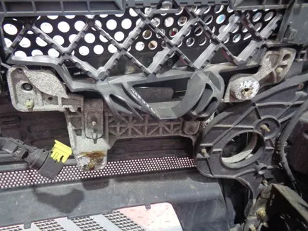 9608831801 MERCEDES Подножка бампера, Отсутствует