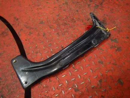 82366526 VOLVO Кронштейн подножки