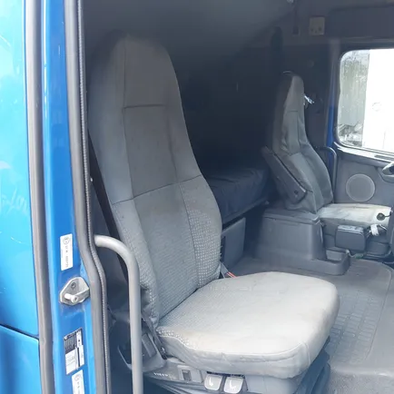 20379534 VOLVO Сиденье правое, Отсутствует