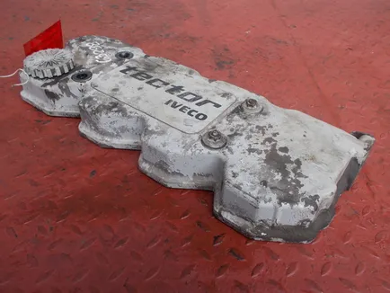 4895909 IVECO Клапанная крышка