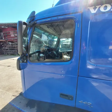 20360542 VOLVO Дверь левая