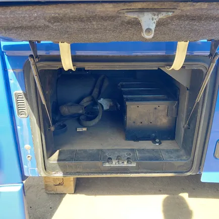 8189798 VOLVO Петля бардачка