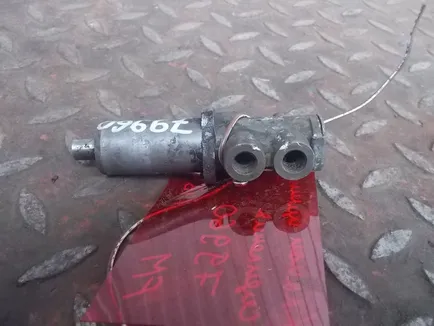 1653156 VOLVO Клапан цилиндра сцепления