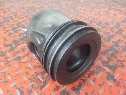 2995836 IVECO Поршень