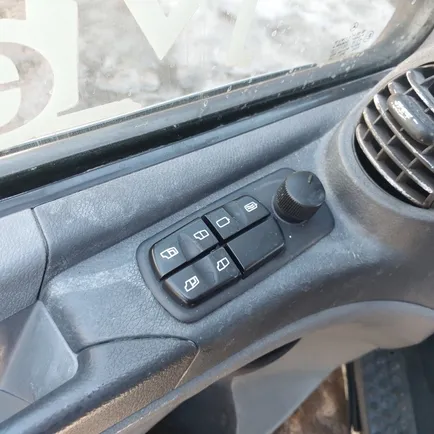 15450613 MERCEDES Блок управления стеклоподъемника левый, Отсутствует