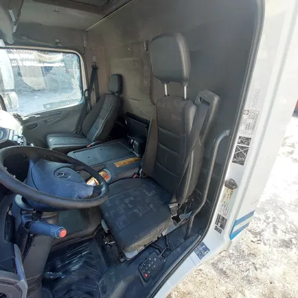 9409106801 MERCEDES Сиденье левое, Отсутствует