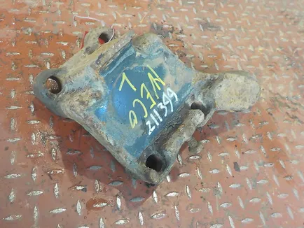 504202462 IVECO Опора заднего амортизатора левая