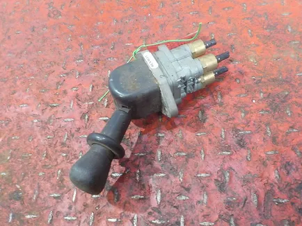 5010422399 RENAULT Кран ручного тормоза, Отсутствует