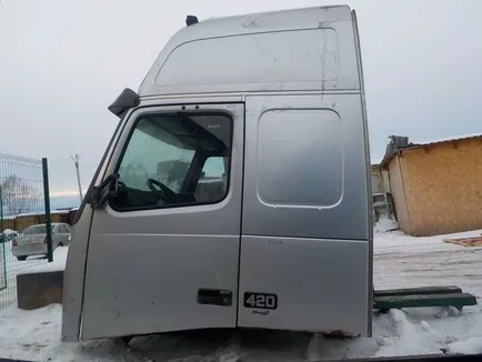 3980432 VOLVO Дверь левая