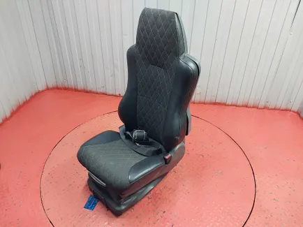 81623076154 MAN Сиденье правое