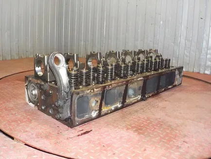 7421342245 RENAULT Головка блока, Отсутствует