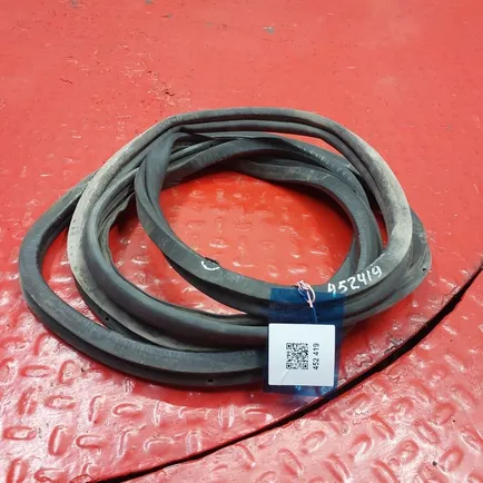 3175029 VOLVO Уплотнитель двери