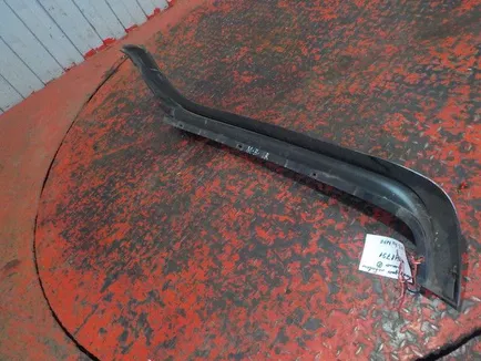 9436980162 MERCEDES Накладка лобового стекла, Отсутствует