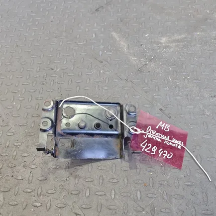 9437500584 MERCEDES Ответная часть замка капота