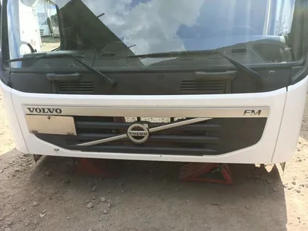 82257549 VOLVO Капот, Отсутствует