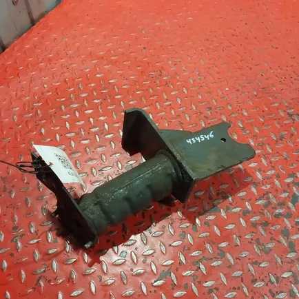 82928883 VOLVO Кронштейн бампера левый