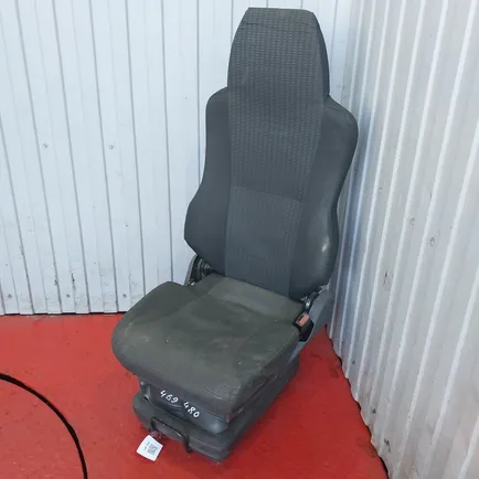 81623076324 MAN Сиденье правое