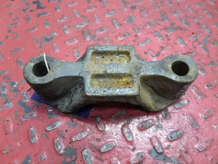 1079482 VOLVO Кронштейн стабилизатора