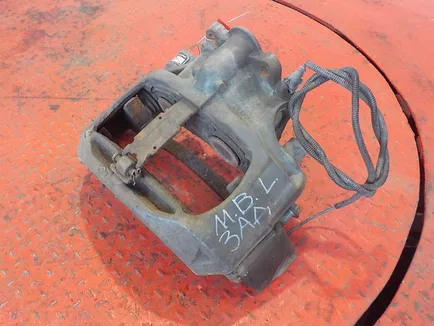 9444204801 MERCEDES Суппорт левый, Отсутствует