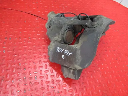 21487594 VOLVO Суппорт задний правый, Отсутствует
