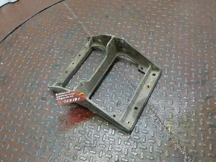 5010610723 RENAULT Кронштейн подножки